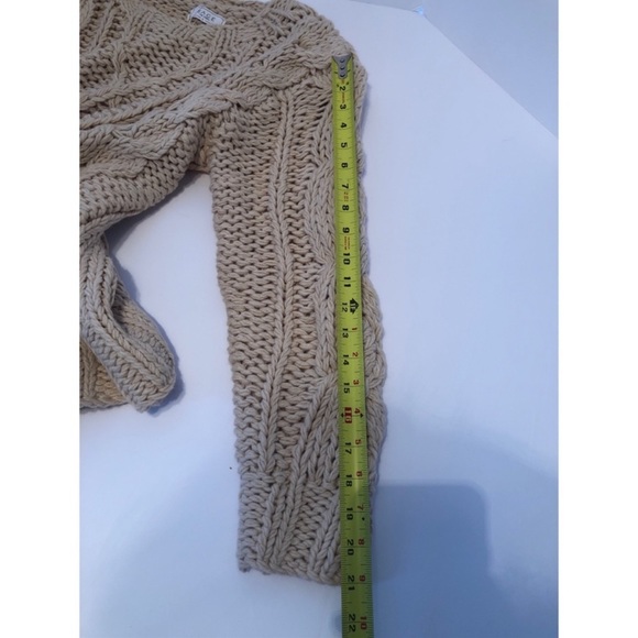 NWT CHUNKY CABLE KNIT SWEATER - Picture 8 of 10